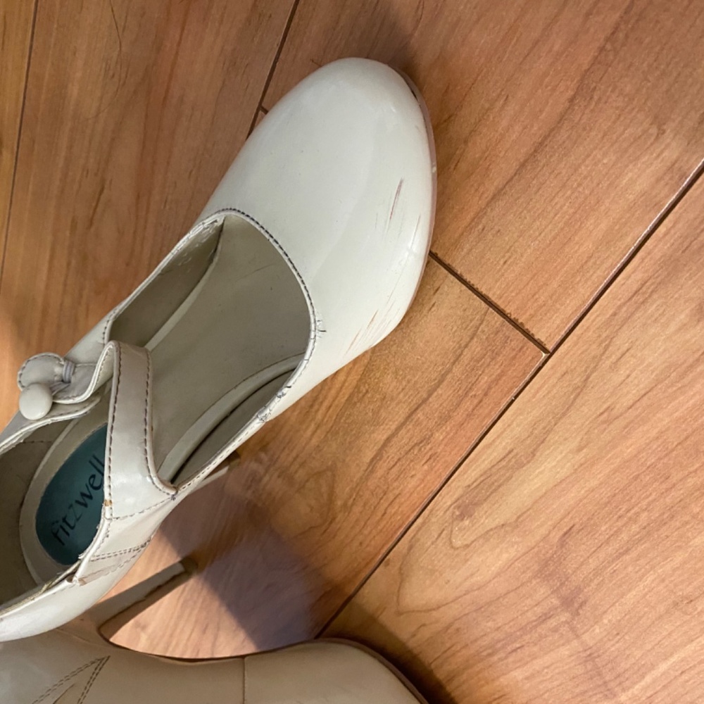 Retro Heels - Picture 2 of 4